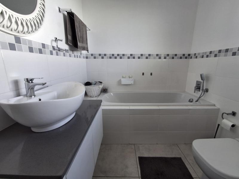 3 Bedroom Property for Sale in Sandy Point Western Cape